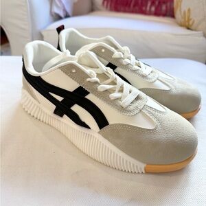 NEW: De Florance White and Black Lifestyle Sneakers